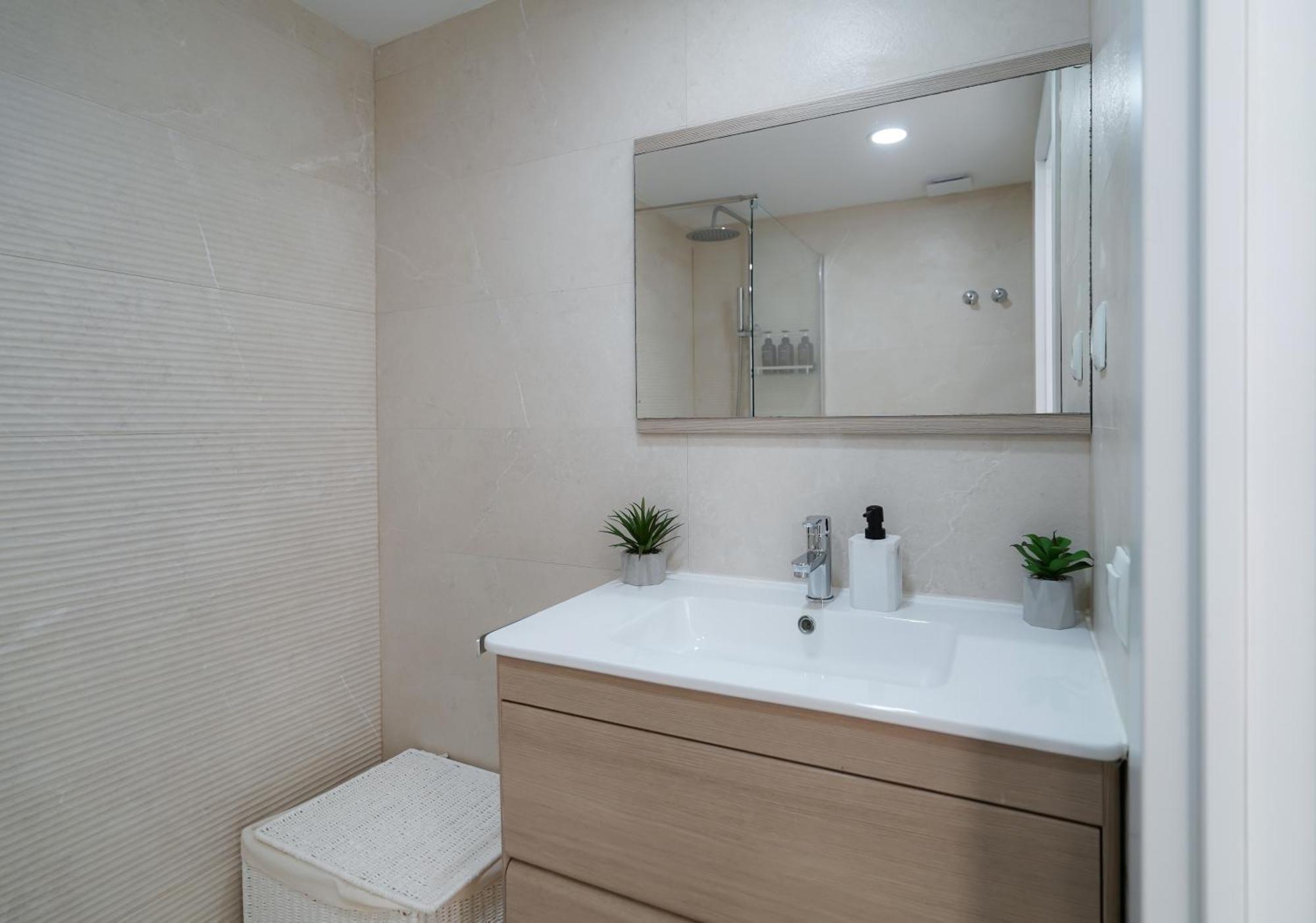Nomad Malaga - Chic Apartament Center ตอร์เรโมลิโนส ภายนอก รูปภาพ